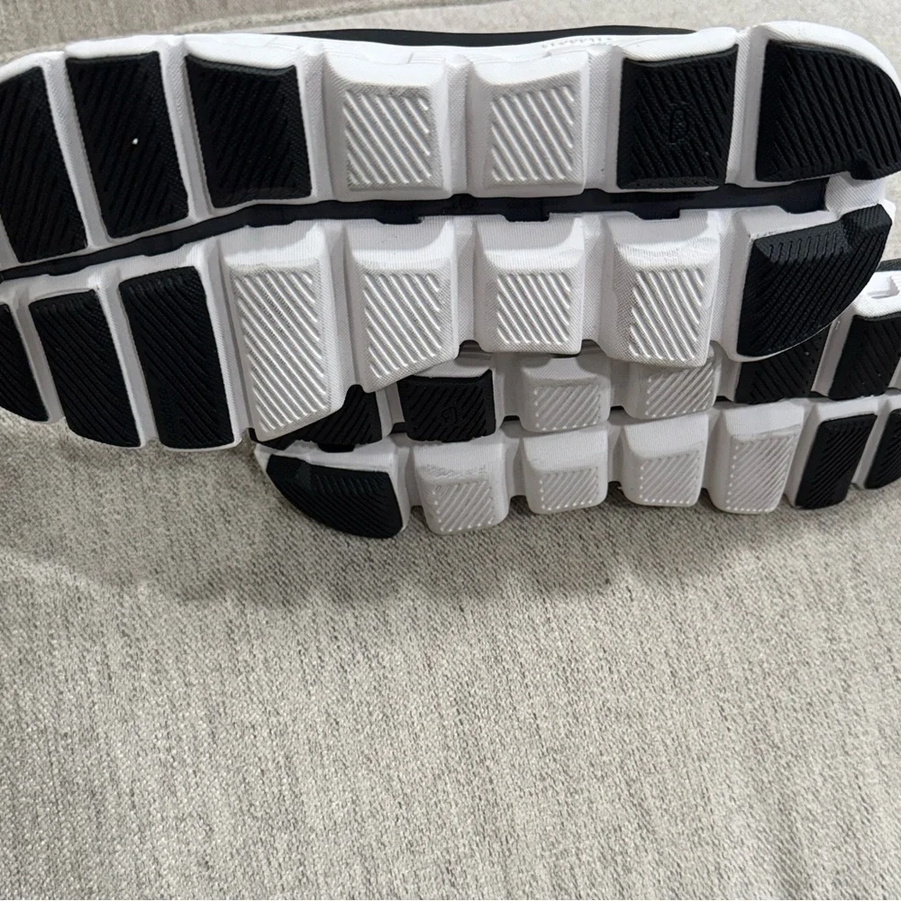 NWOT On Running Cloud Athletic Shoes - Picture 3 of 5